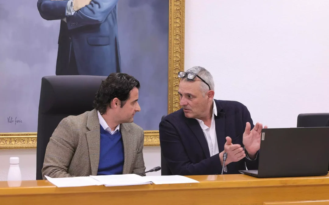 PP y Vox rechazan la instalación de un centro de migrantes en Torrevieja en un pleno marcado por la polémica