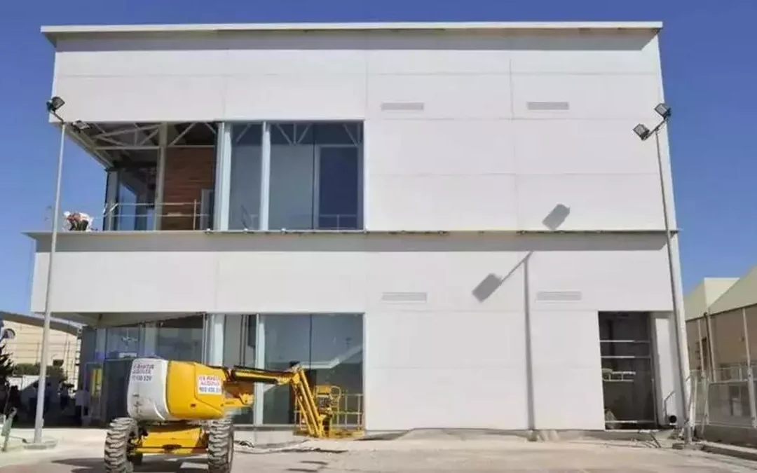 Las obras del Pabellón Blanco de Torrevieja se encarecen hasta superar los 1,2 millones de euros